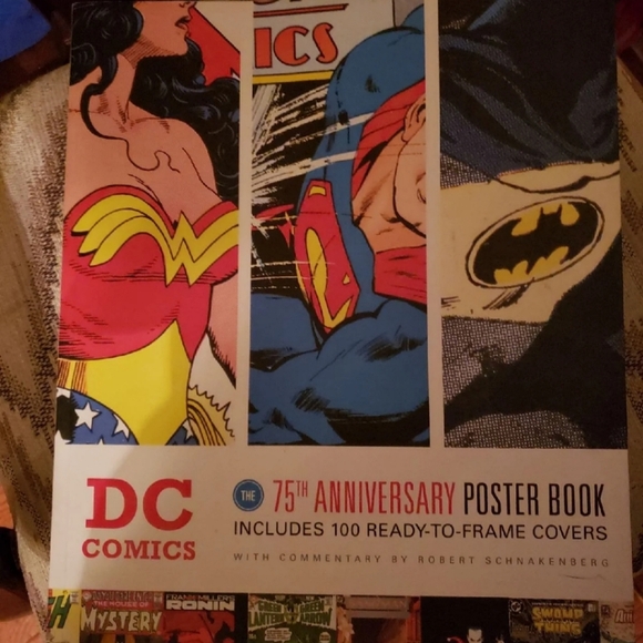 DC COMICS POSTER BOOK - Picture 3 of 4